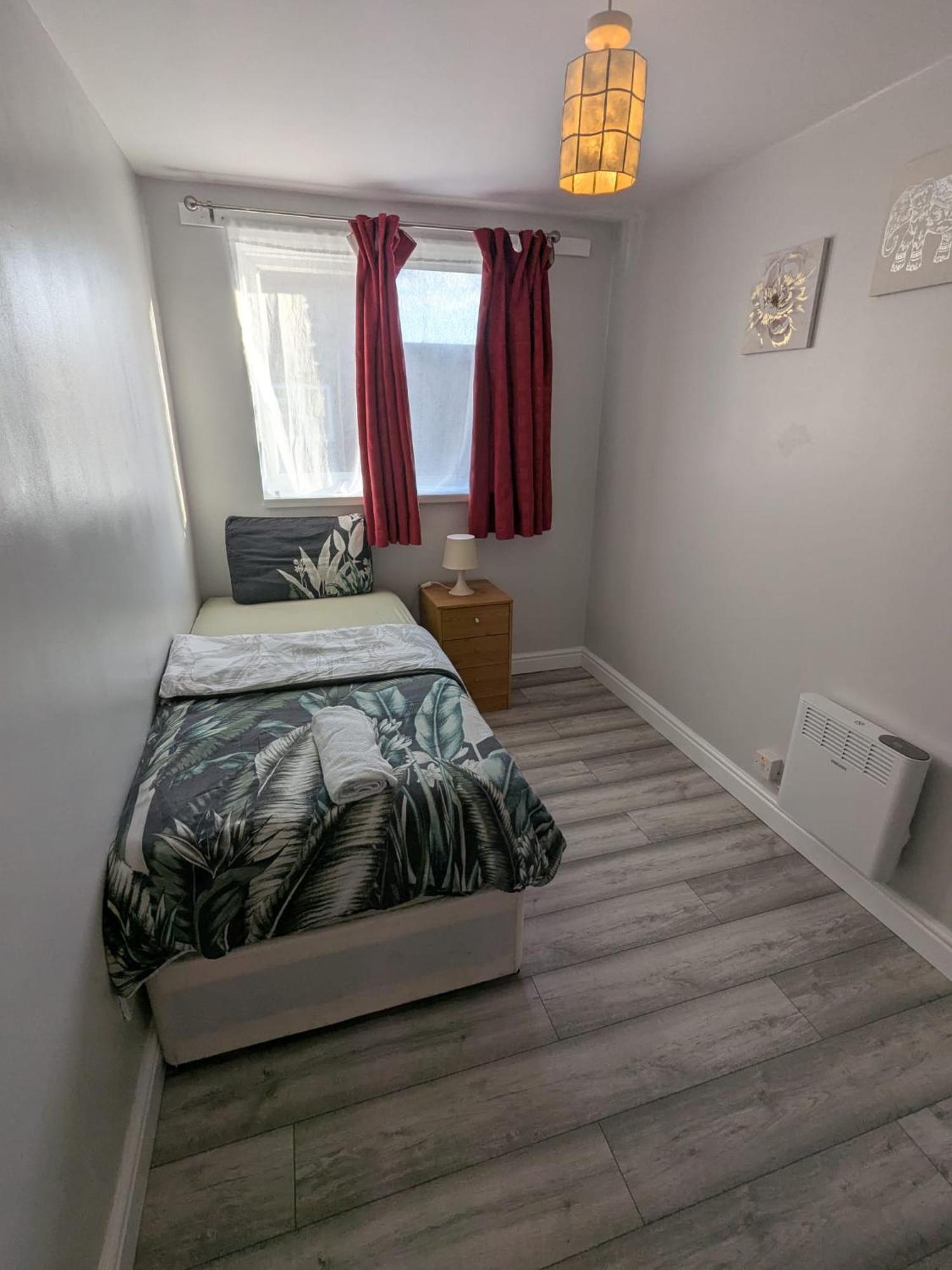 A&A Apartment Basildon Nevendon Exteriör bild