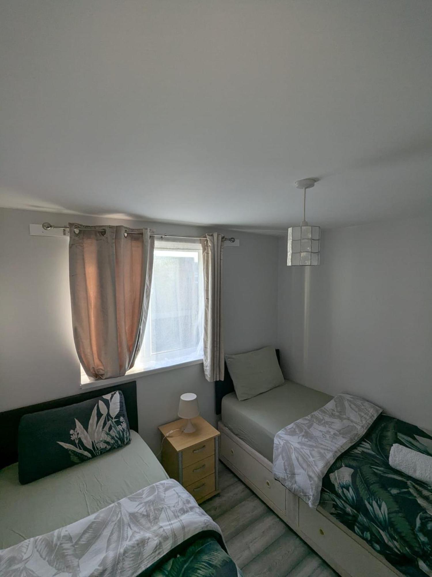 A&A Apartment Basildon Nevendon Exteriör bild