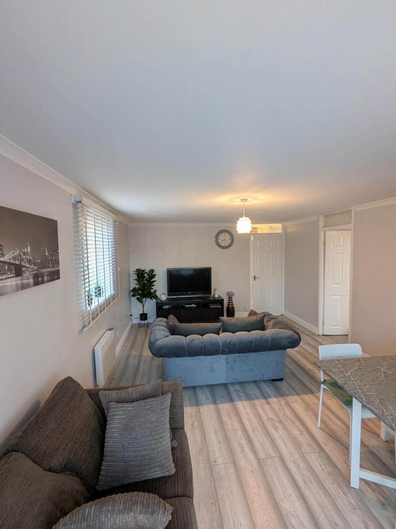 A&A Apartment Basildon Nevendon Exteriör bild