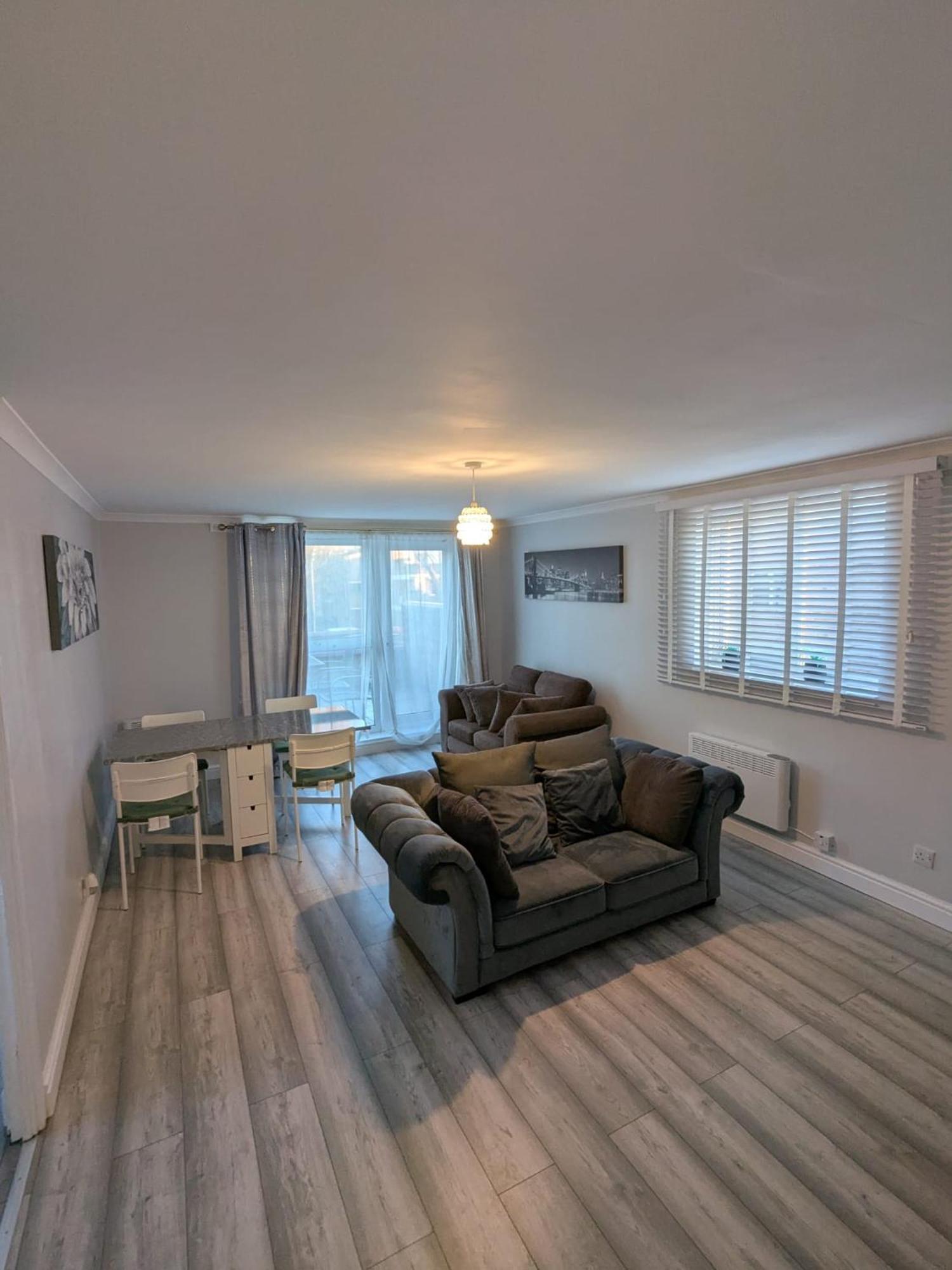 A&A Apartment Basildon Nevendon Exteriör bild