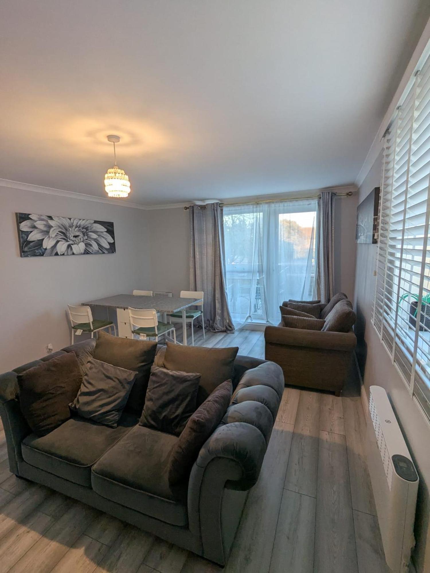 A&A Apartment Basildon Nevendon Exteriör bild
