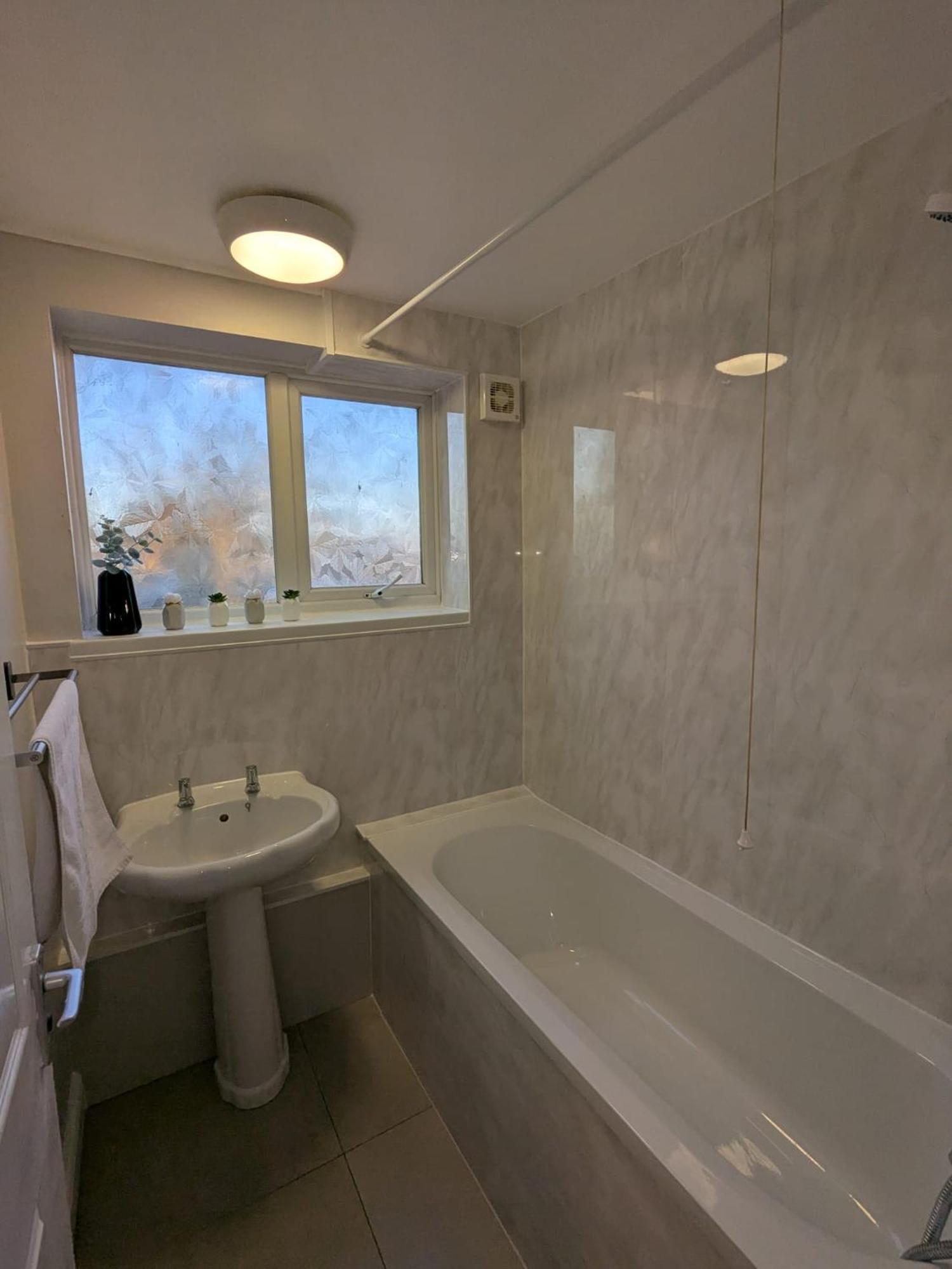 A&A Apartment Basildon Nevendon Exteriör bild