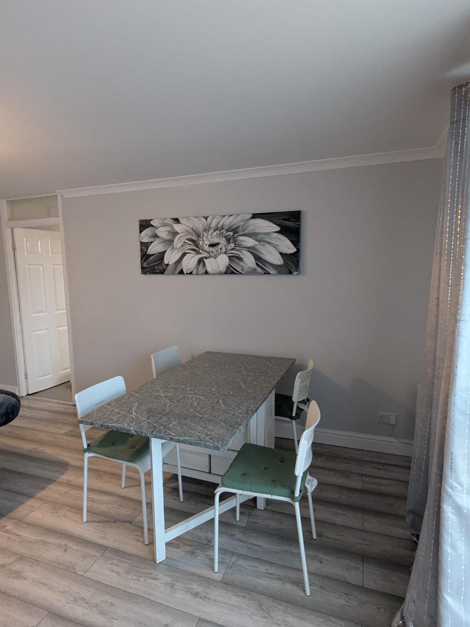 A&A Apartment Basildon Nevendon Exteriör bild