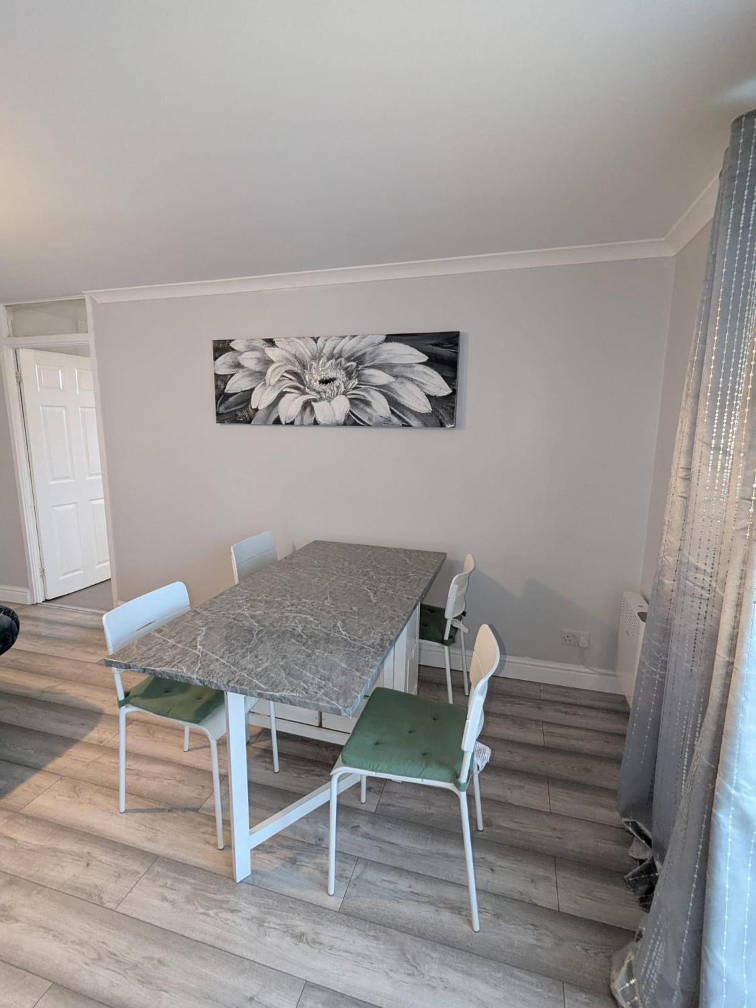 A&A Apartment Basildon Nevendon Exteriör bild